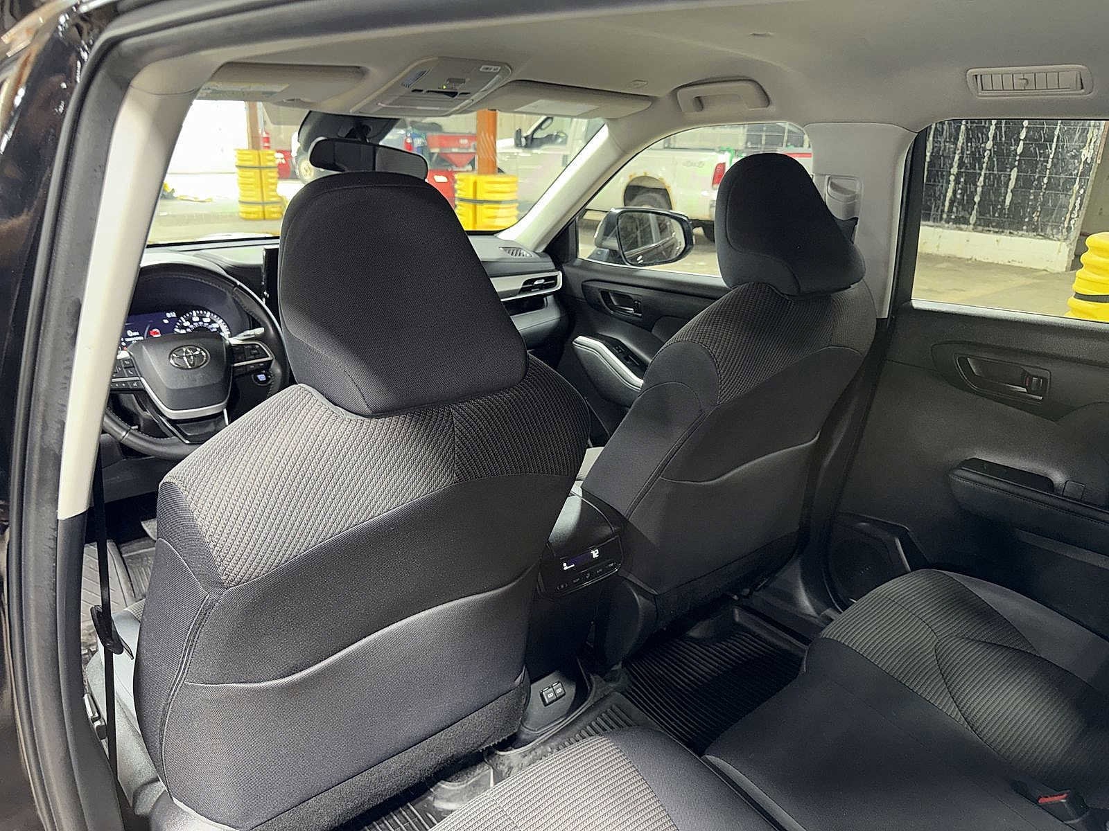 Thumbnail: 2023 Toyota Highlander - 28