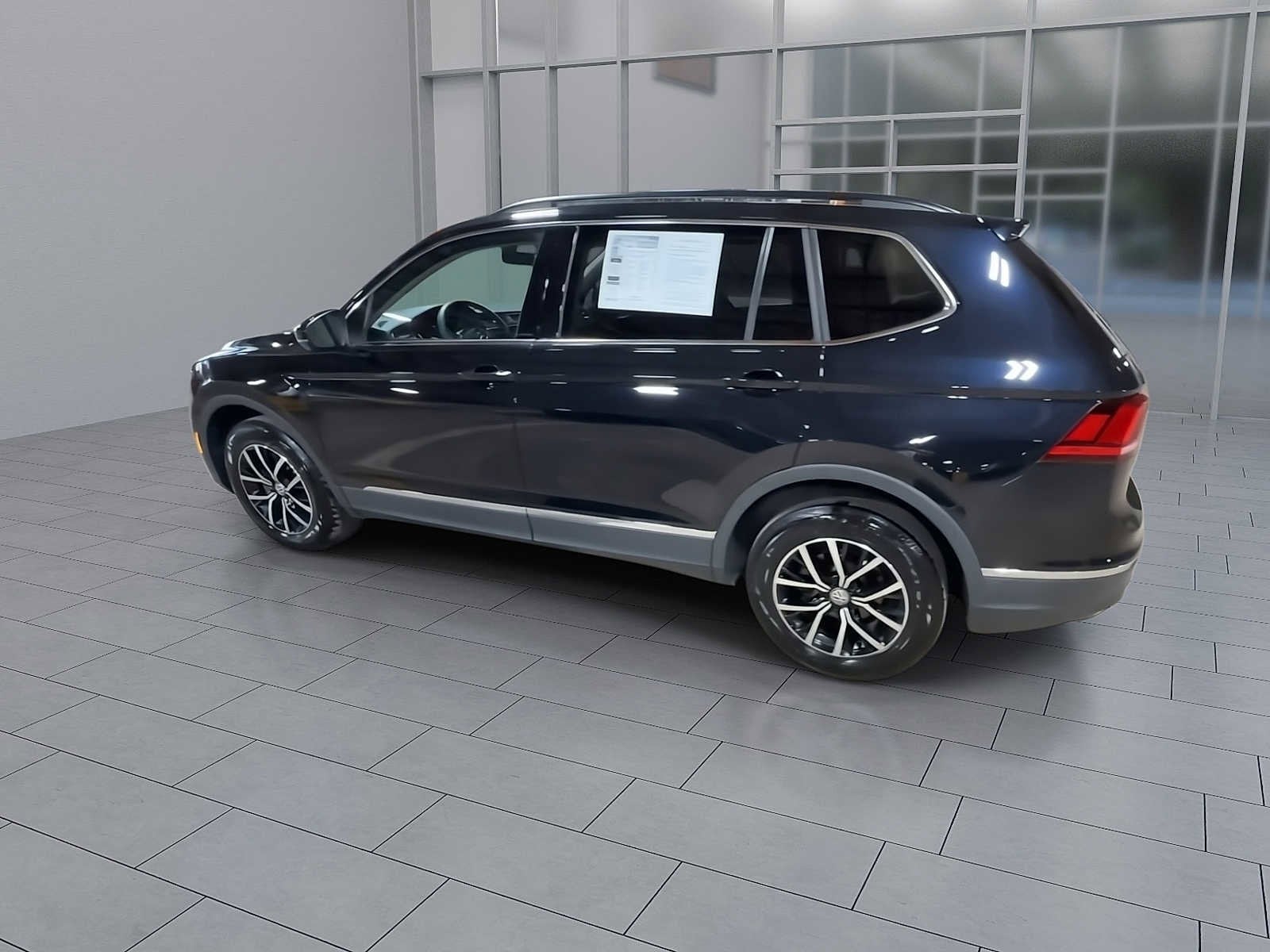 Thumbnail: 2021 Volkswagen Tiguan - 6