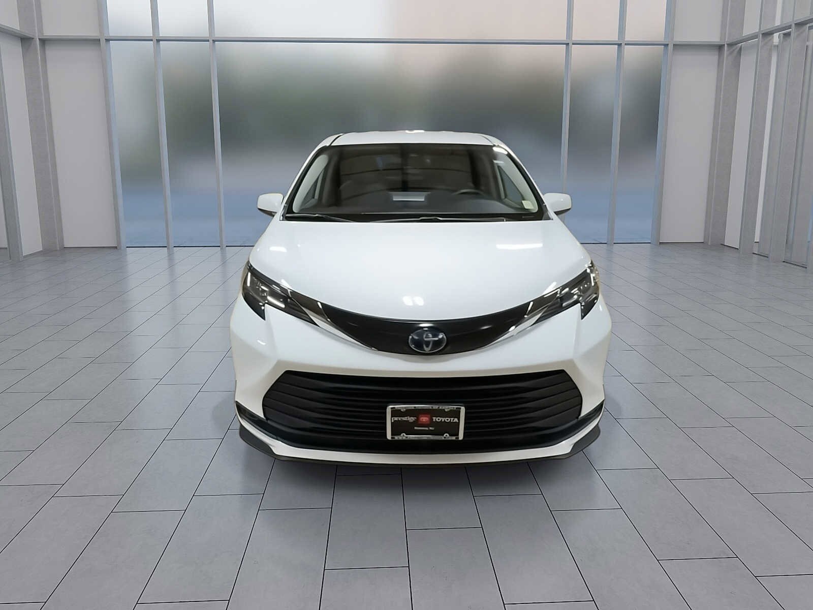 Thumbnail: 2022 Toyota Sienna - 3