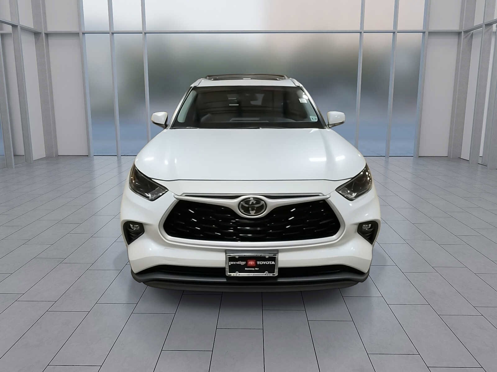 2022 Toyota Highlander XLE photo 3