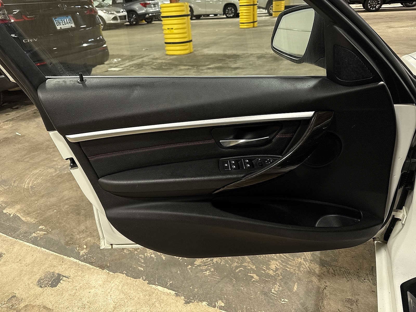 Thumbnail: 2017 BMW 3 Series - 31