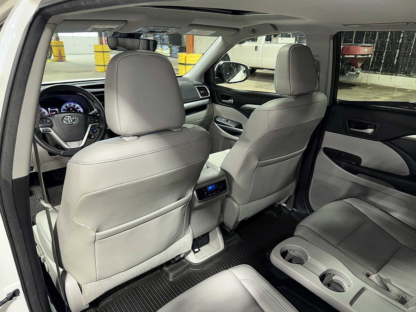 Thumbnail: 2017 Toyota Highlander - 30