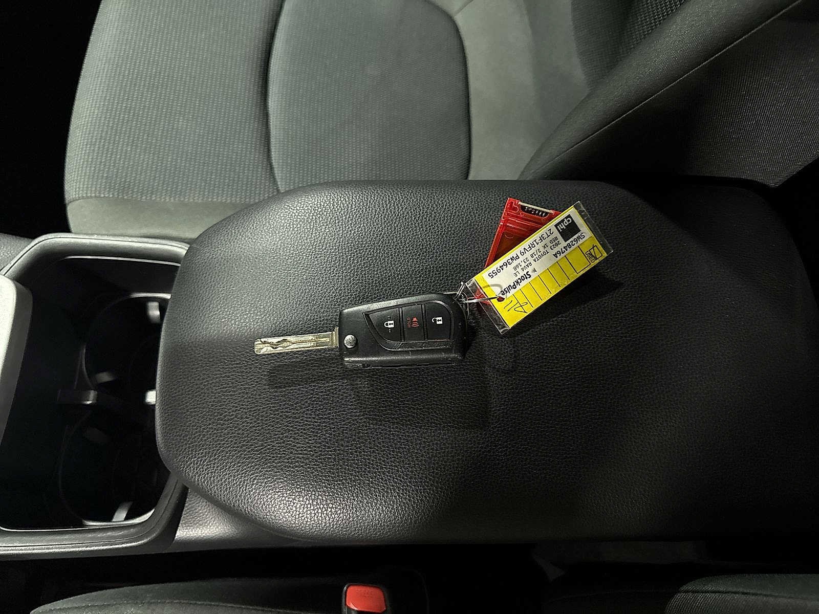 Thumbnail: 2023 Toyota RAV4 - 31