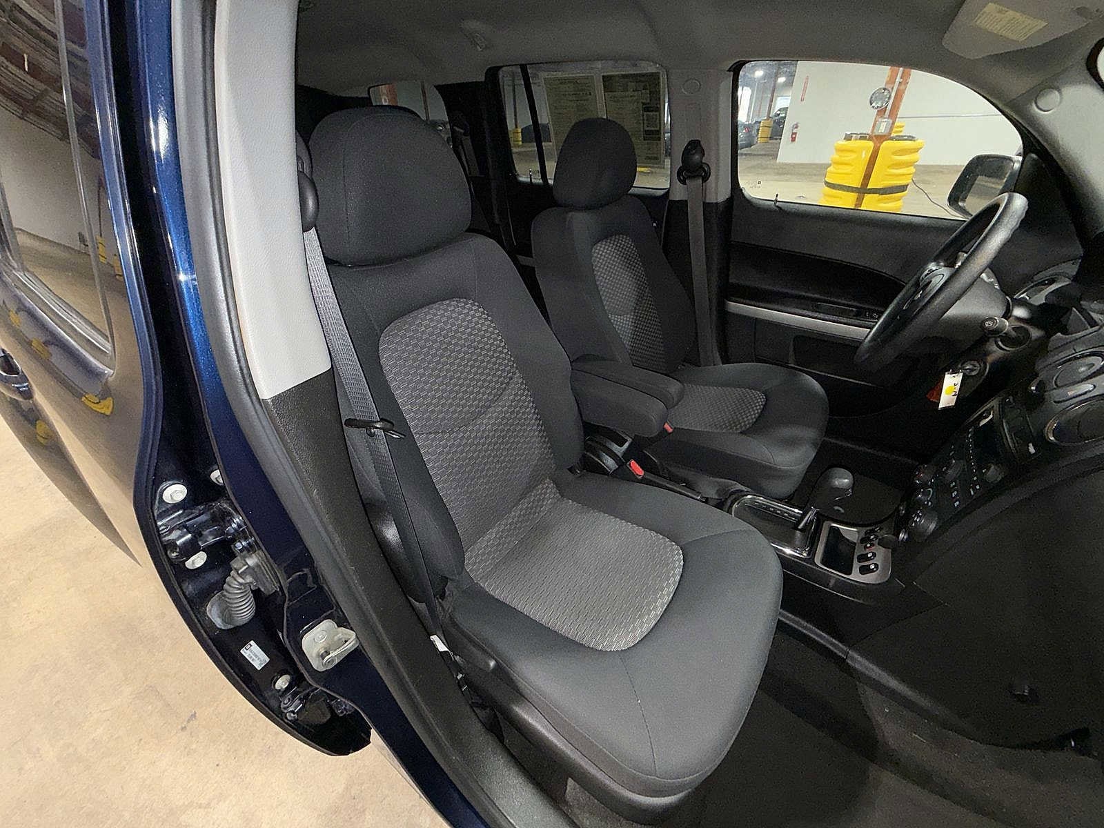 Thumbnail: 2008 Chevrolet HHR - 16