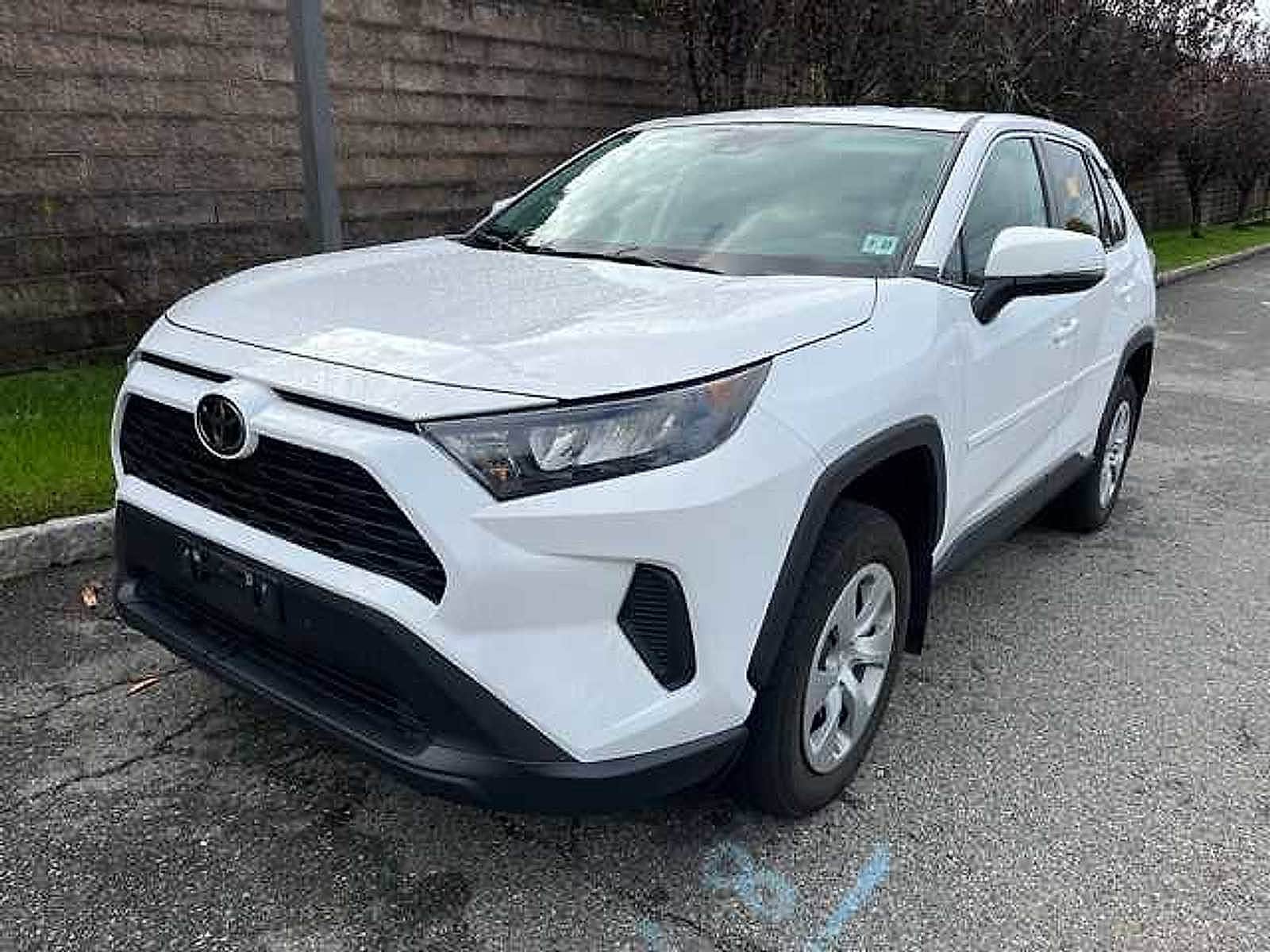 Thumbnail: 2022 Toyota RAV4 - 1