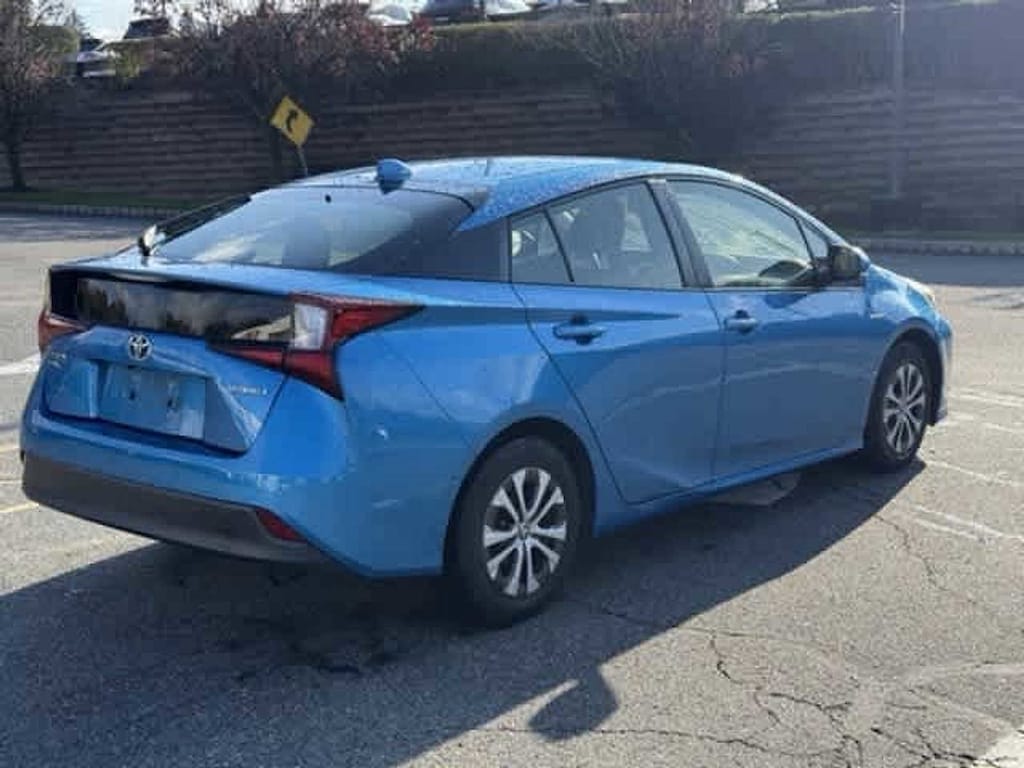 Used 2022 Toyota Prius LE Hatchback
