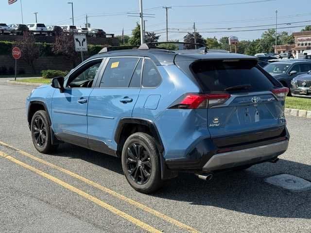 Thumbnail: 2022 Toyota RAV4 - 6