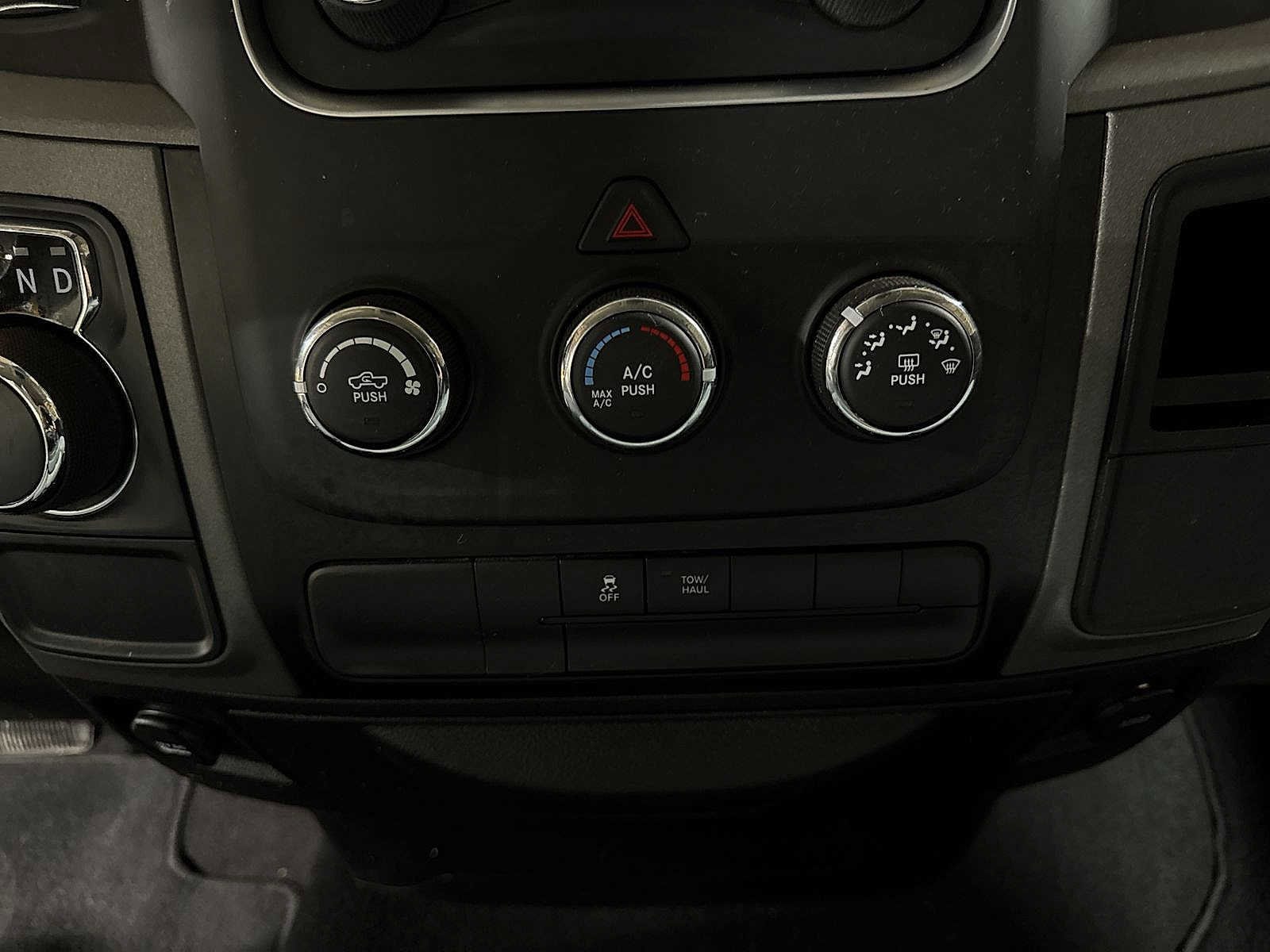 Thumbnail: 2019 RAM 1500 Classic - 21