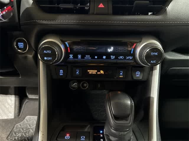 Thumbnail: 2022 Toyota RAV4 - 21