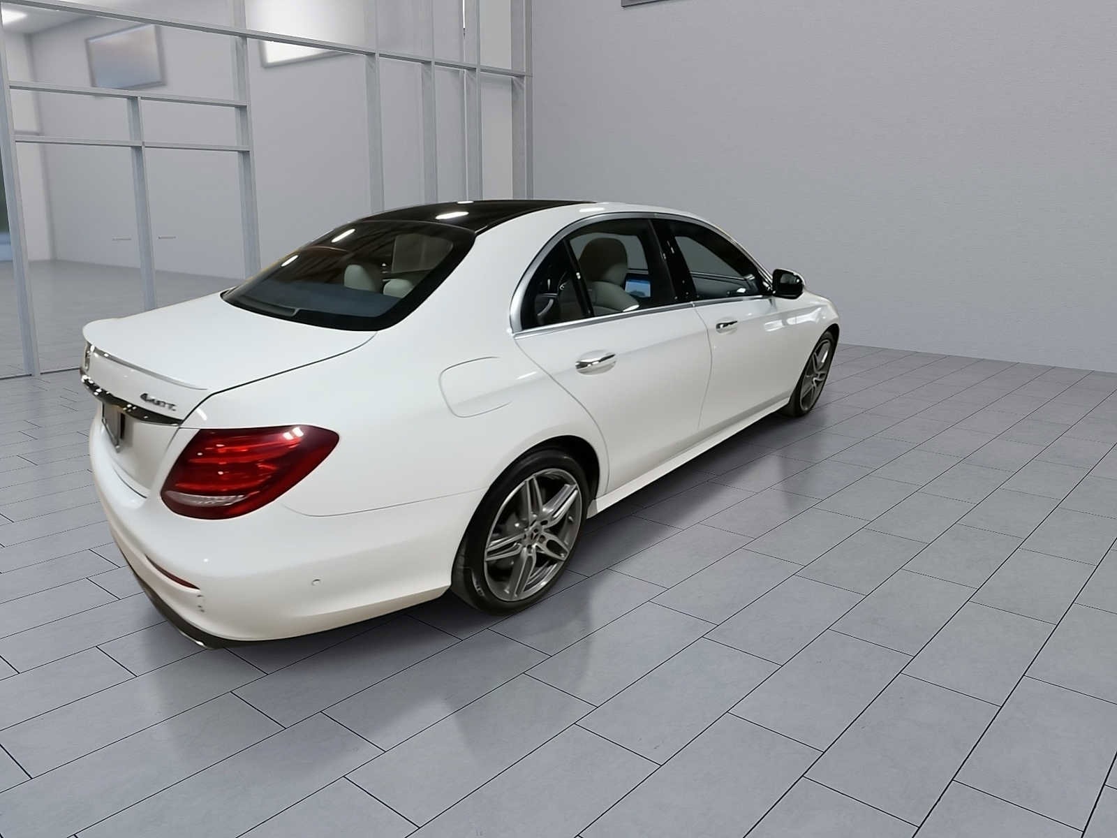 Thumbnail: 2019 Mercedes-Benz E-Class - 8