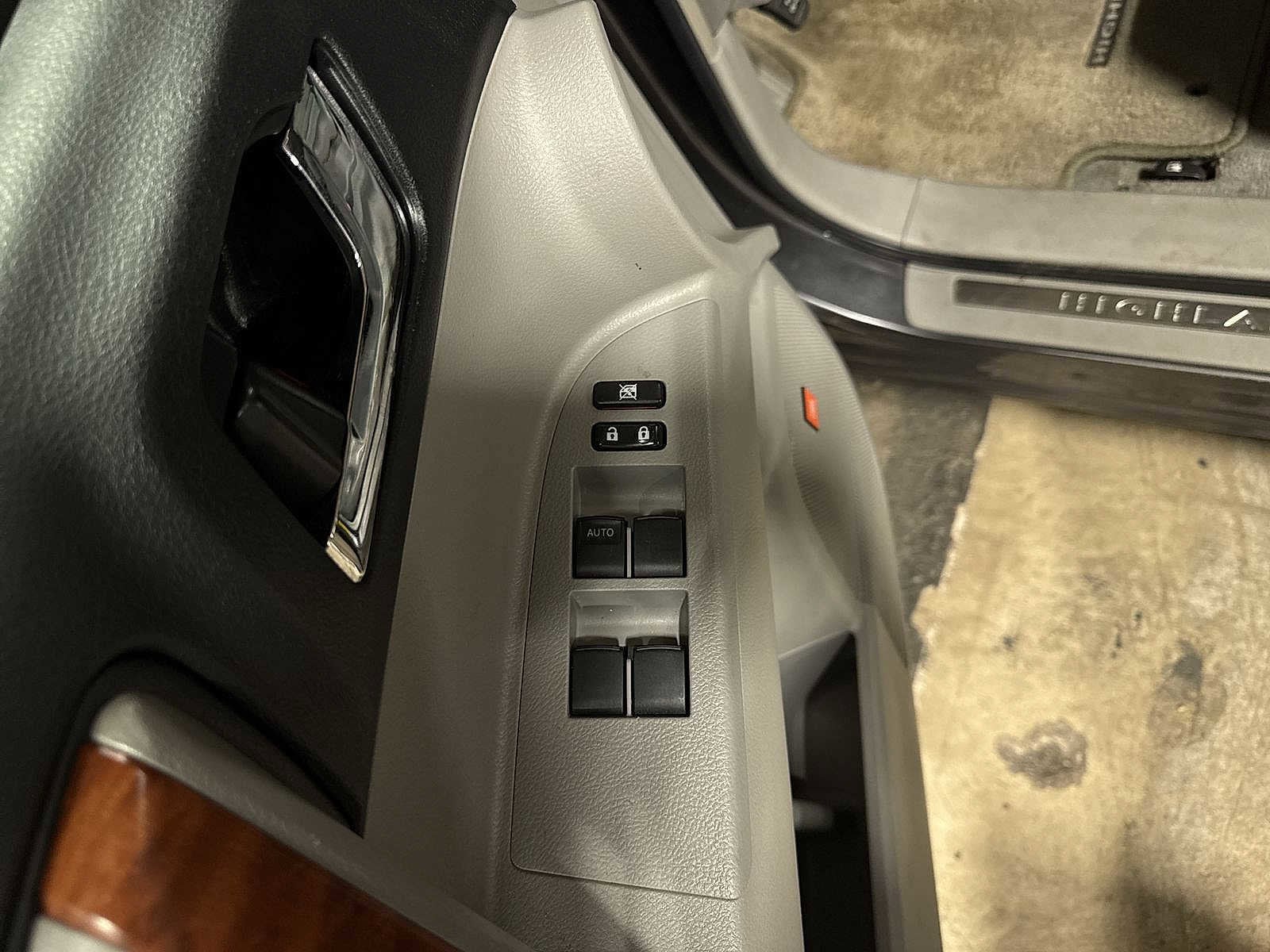 Thumbnail: 2008 Toyota Highlander - 23