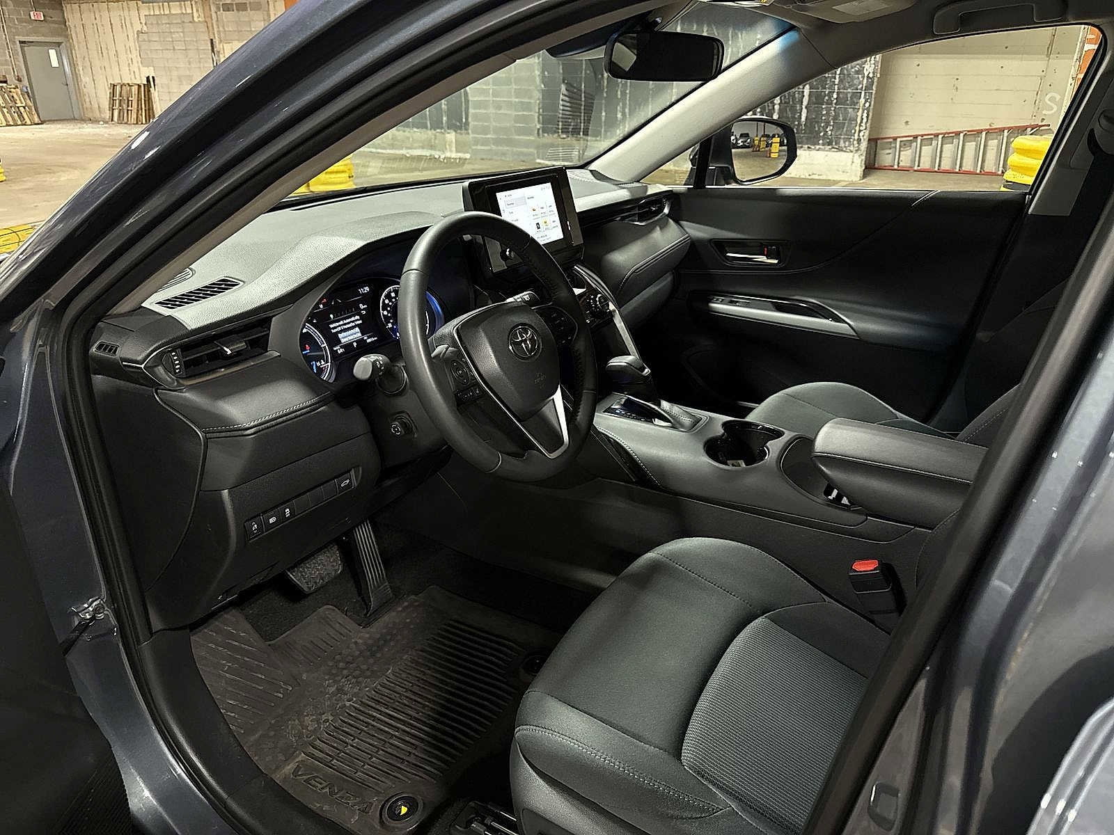 Thumbnail: 2023 Toyota Venza - 27