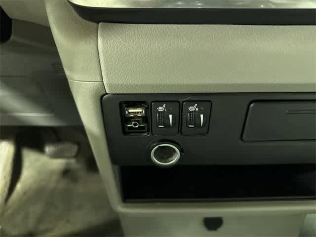 Thumbnail: 2015 Toyota Sienna - 32