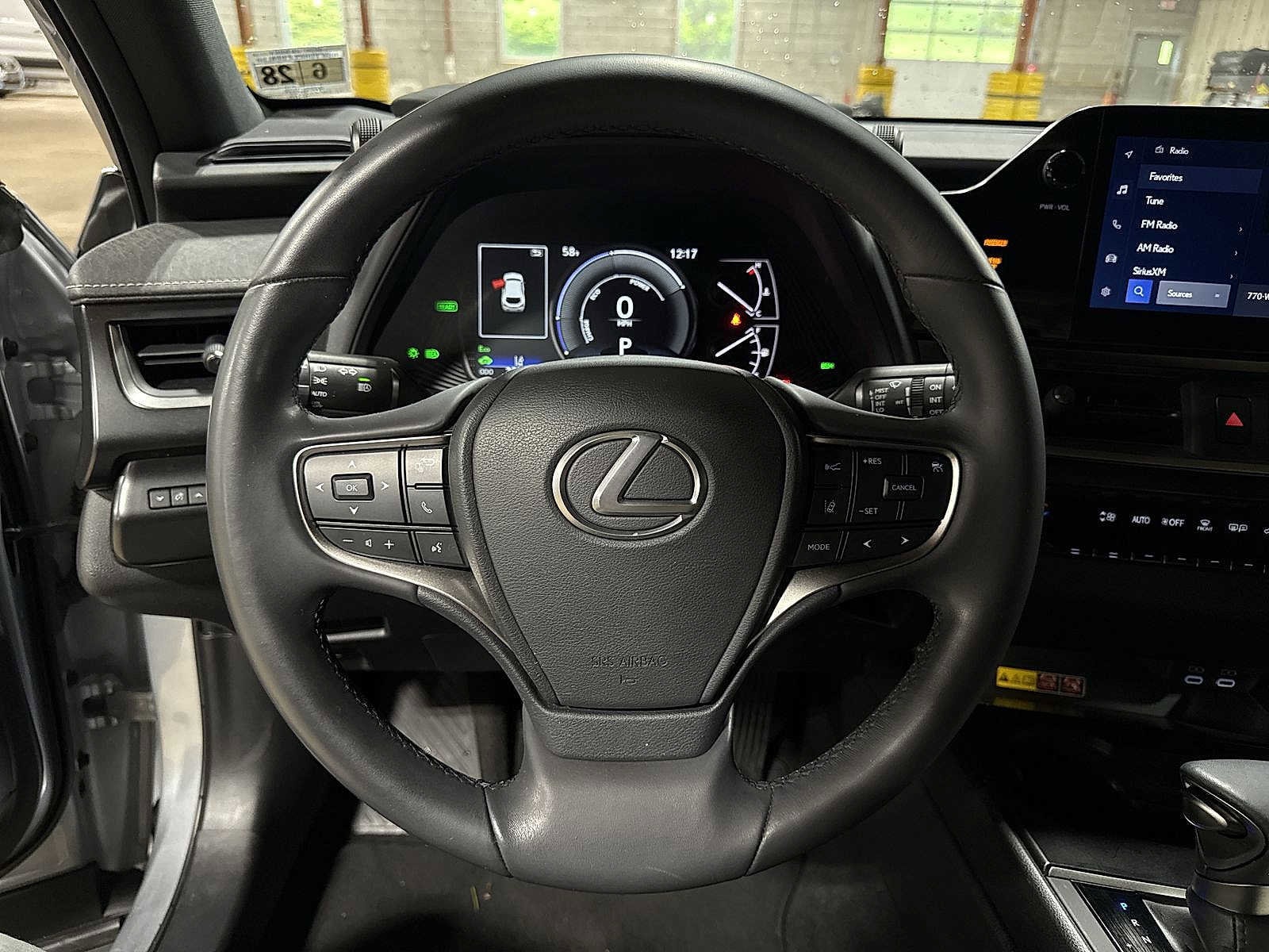 Thumbnail: 2023 Lexus UX - 18