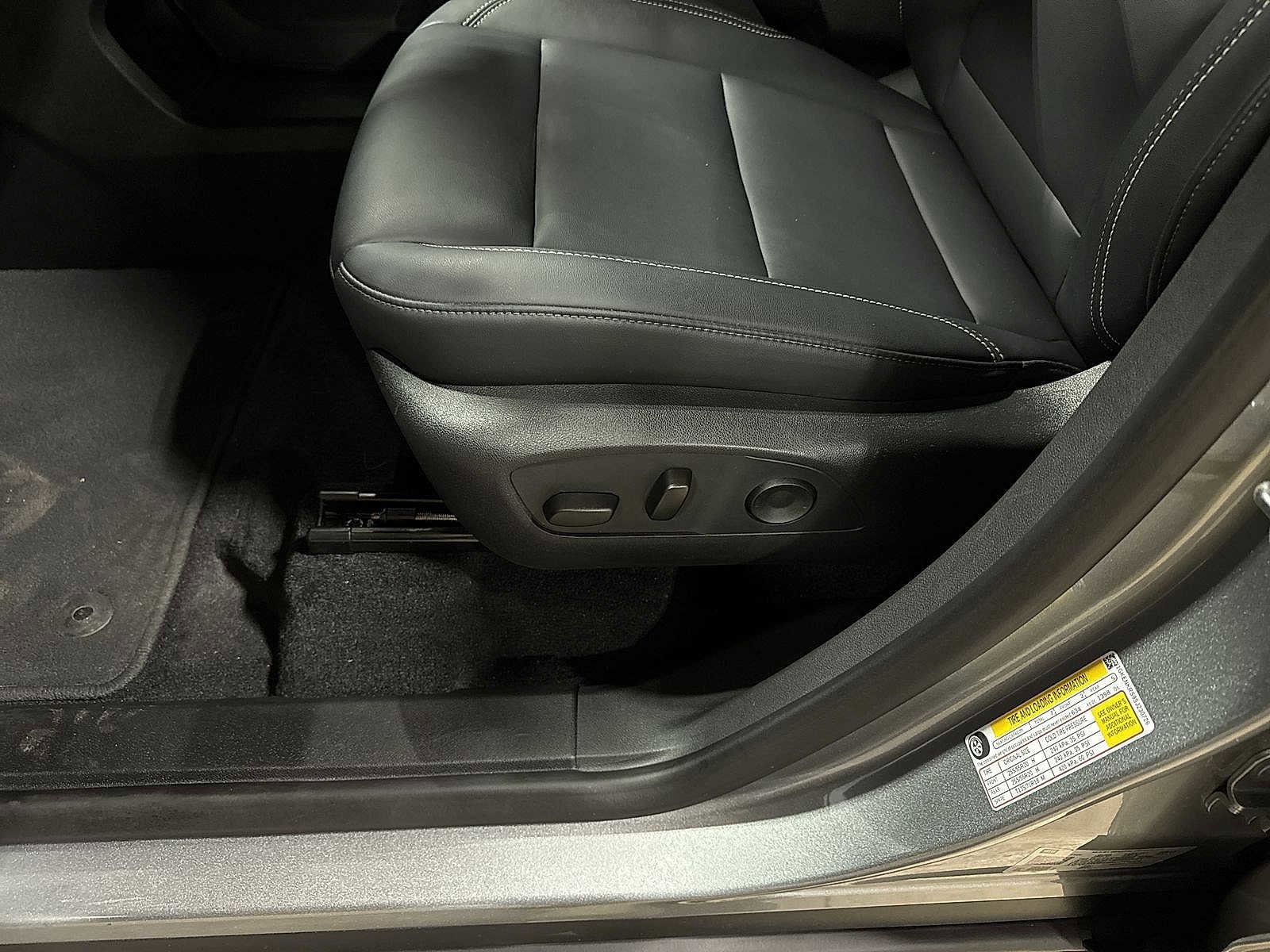 Thumbnail: 2025 GMC Acadia - 24