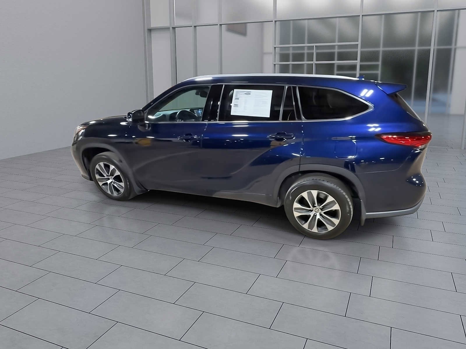 Thumbnail: 2022 Toyota Highlander - 6