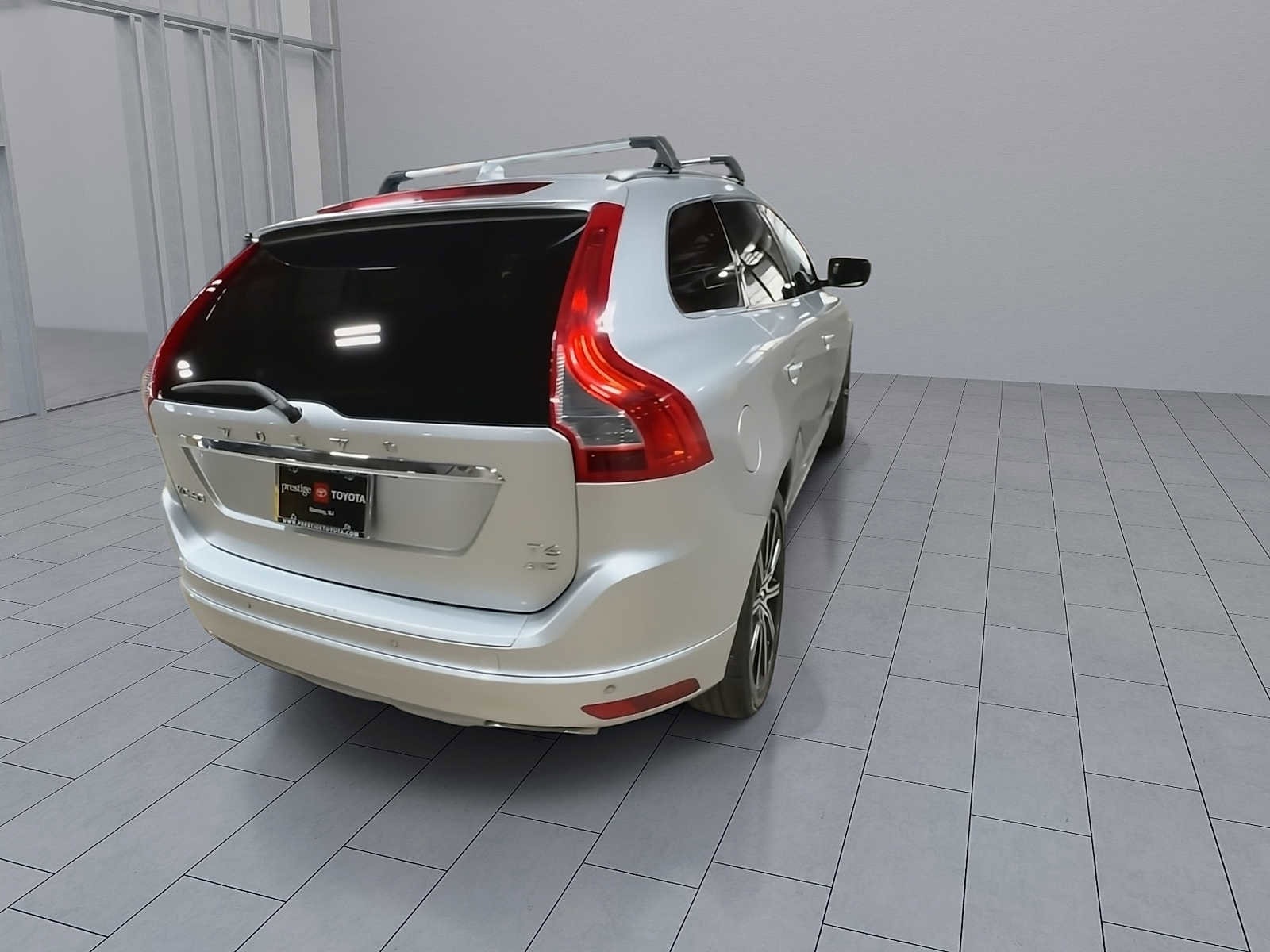 Thumbnail: 2017 Volvo XC60 - 8