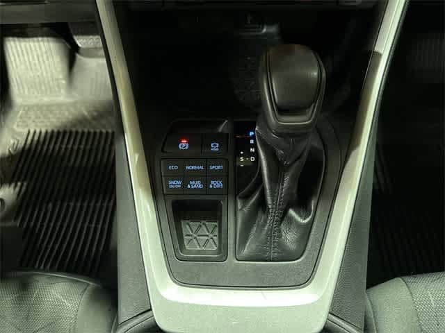 2022 Toyota RAV4 XLE 30