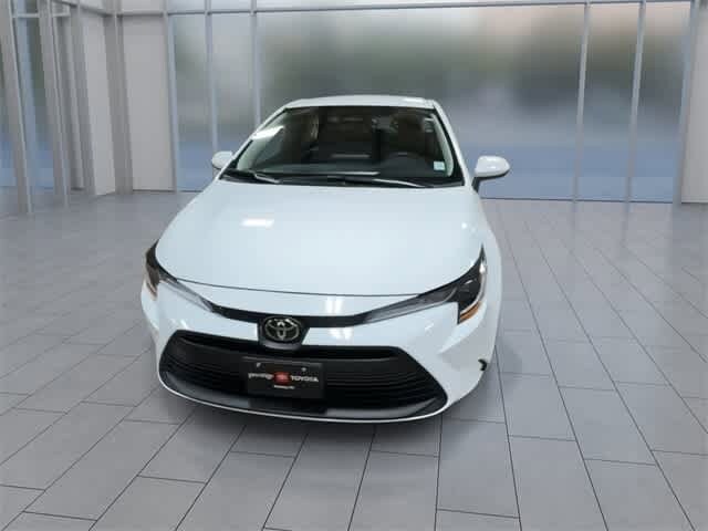 2025 Toyota Corolla LE photo 3