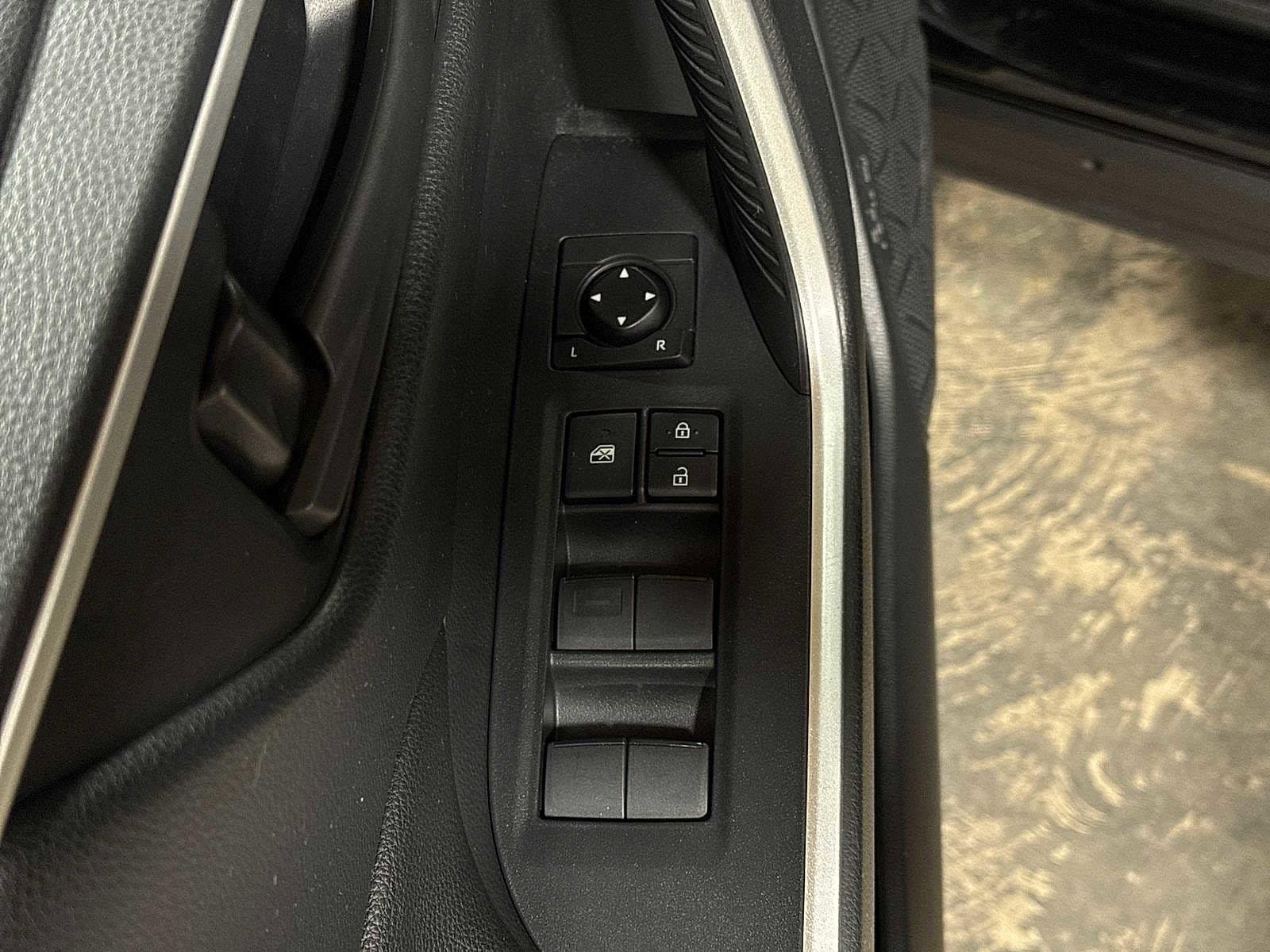 Thumbnail: 2021 Toyota RAV4 - 22