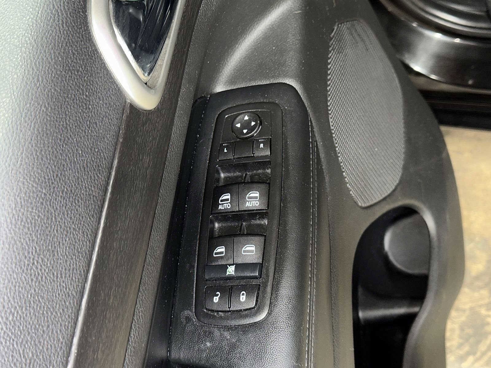 Thumbnail: 2015 Jeep Grand Cherokee - 23