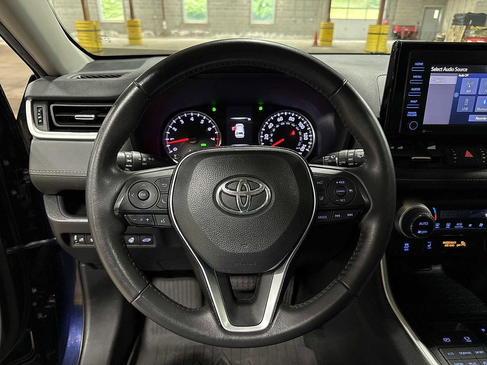 Thumbnail: 2020 Toyota RAV4 - 18