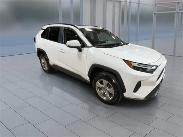 2023 Toyota RAV4 XLE 2