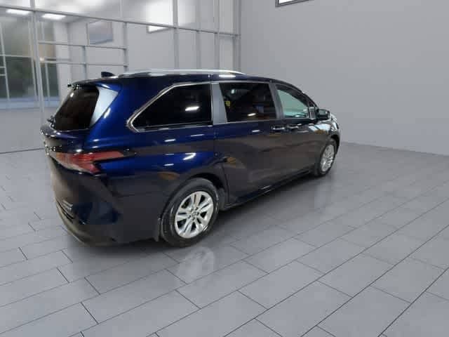 Thumbnail: 2023 Toyota Sienna - 8