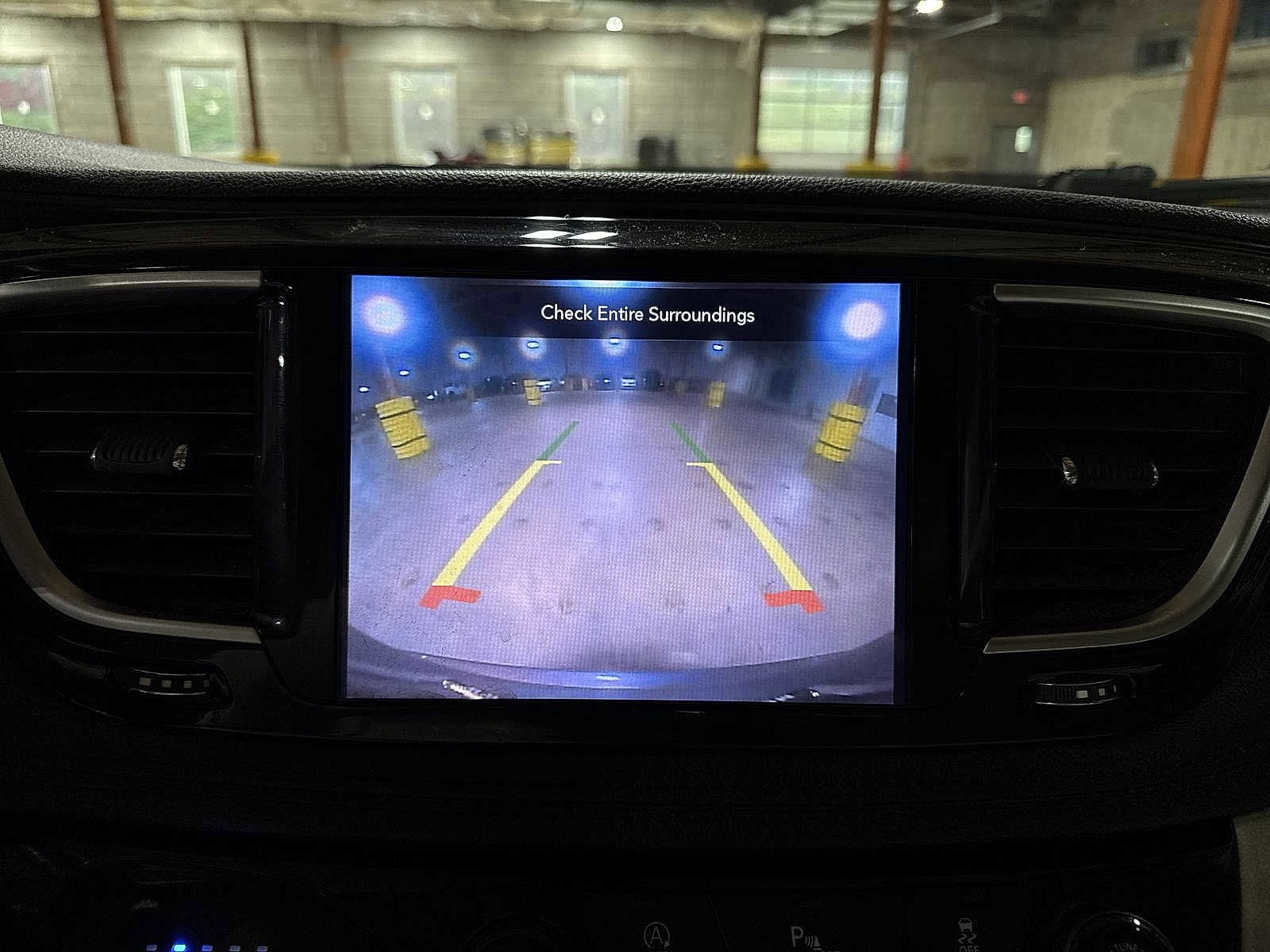 Thumbnail: 2019 Chrysler Pacifica - 27