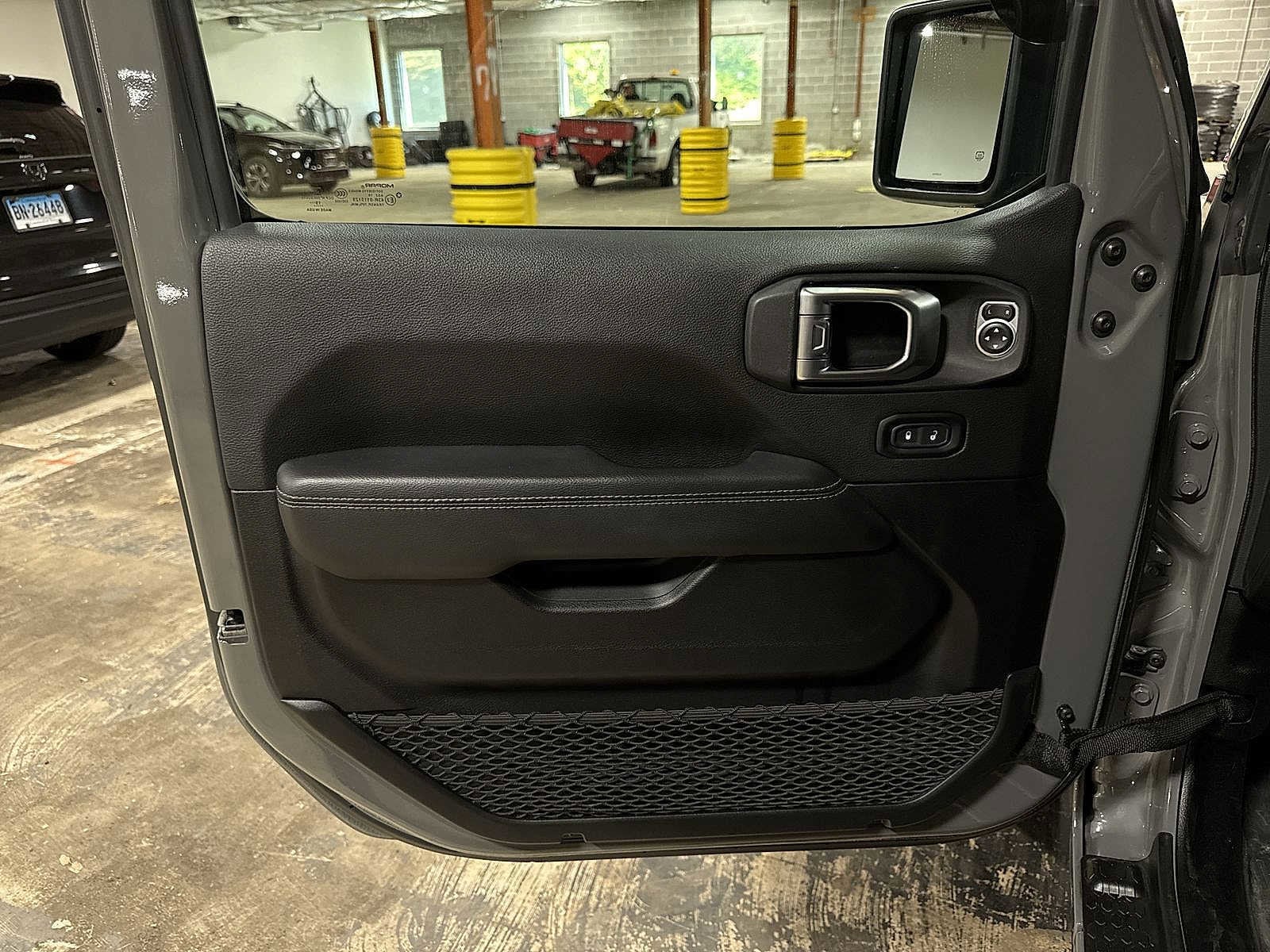 Thumbnail: 2020 Jeep Wrangler - 29