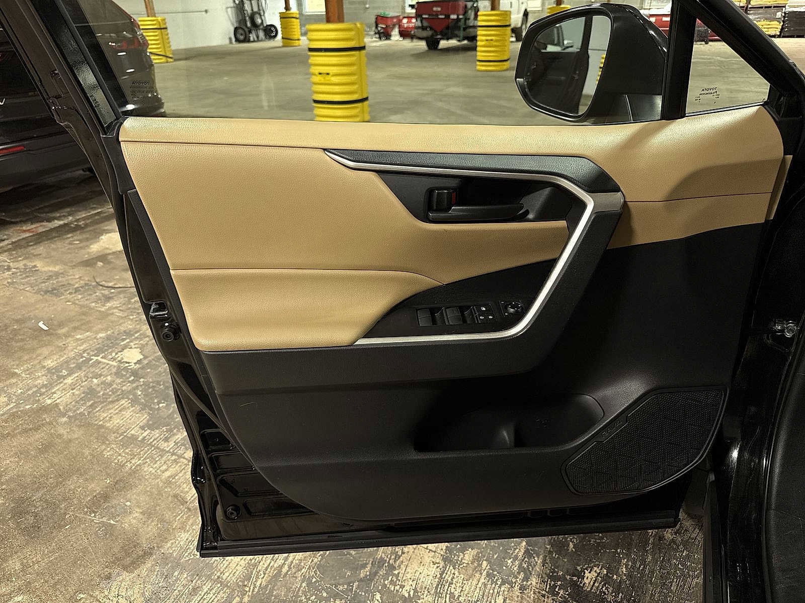 Thumbnail: 2021 Toyota RAV4 - 28