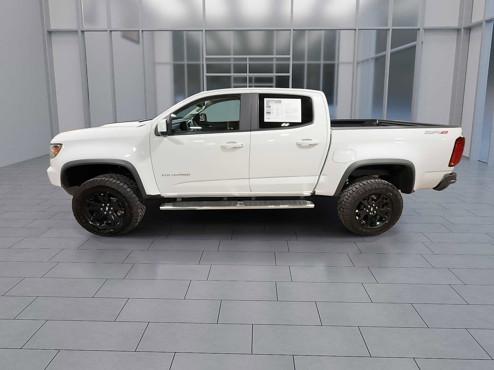 Thumbnail: 2022 Chevrolet Colorado - 5