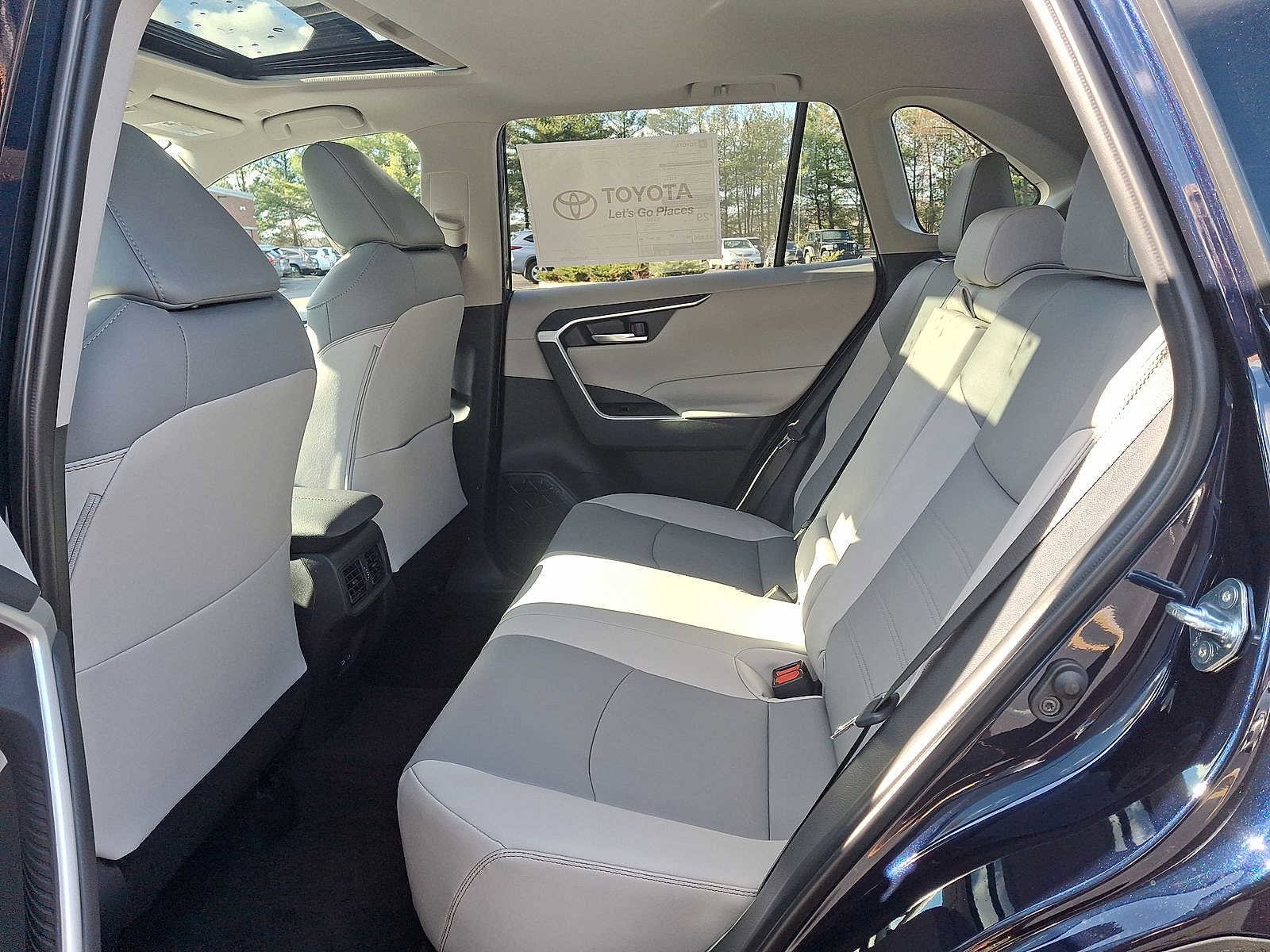 Thumbnail: 2025 Toyota RAV4 - 19