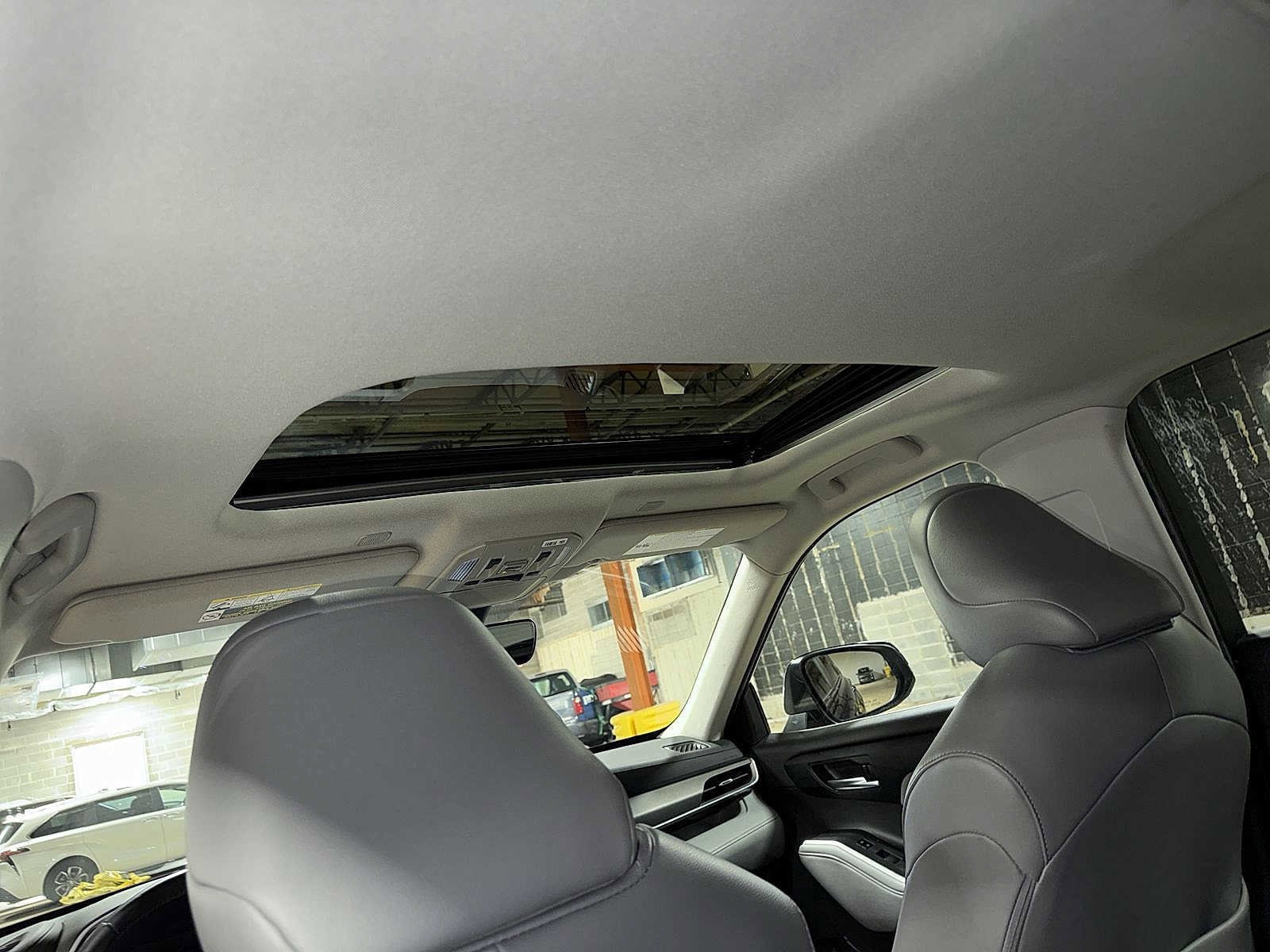 Thumbnail: 2023 Toyota Highlander - 25