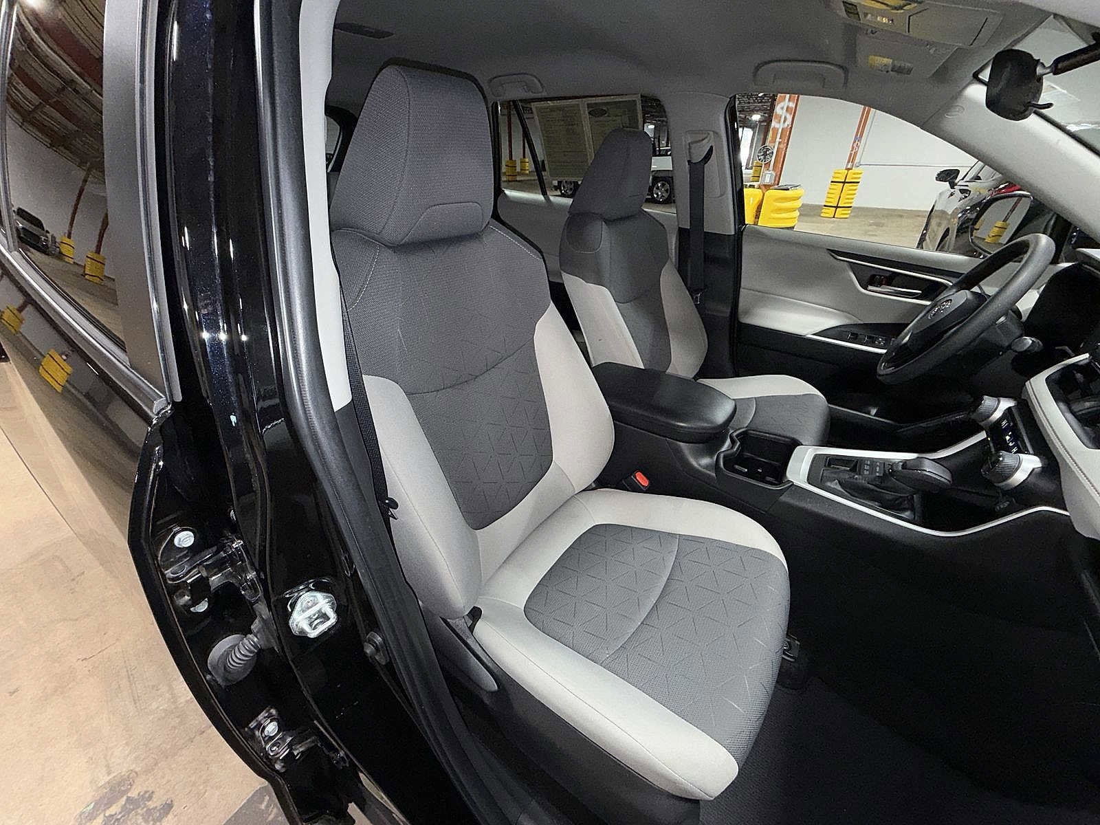 Thumbnail: 2023 Toyota RAV4 - 16