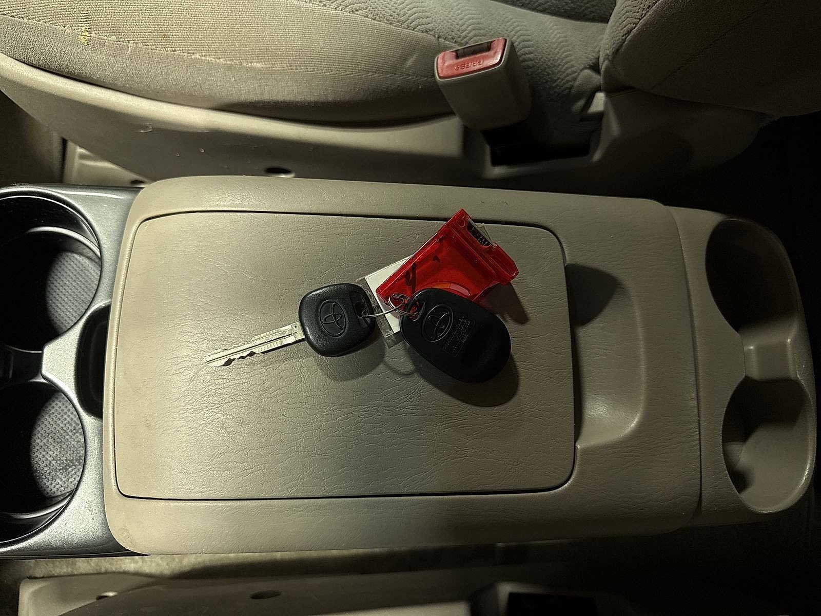 Thumbnail: 2007 Toyota Sienna - 32