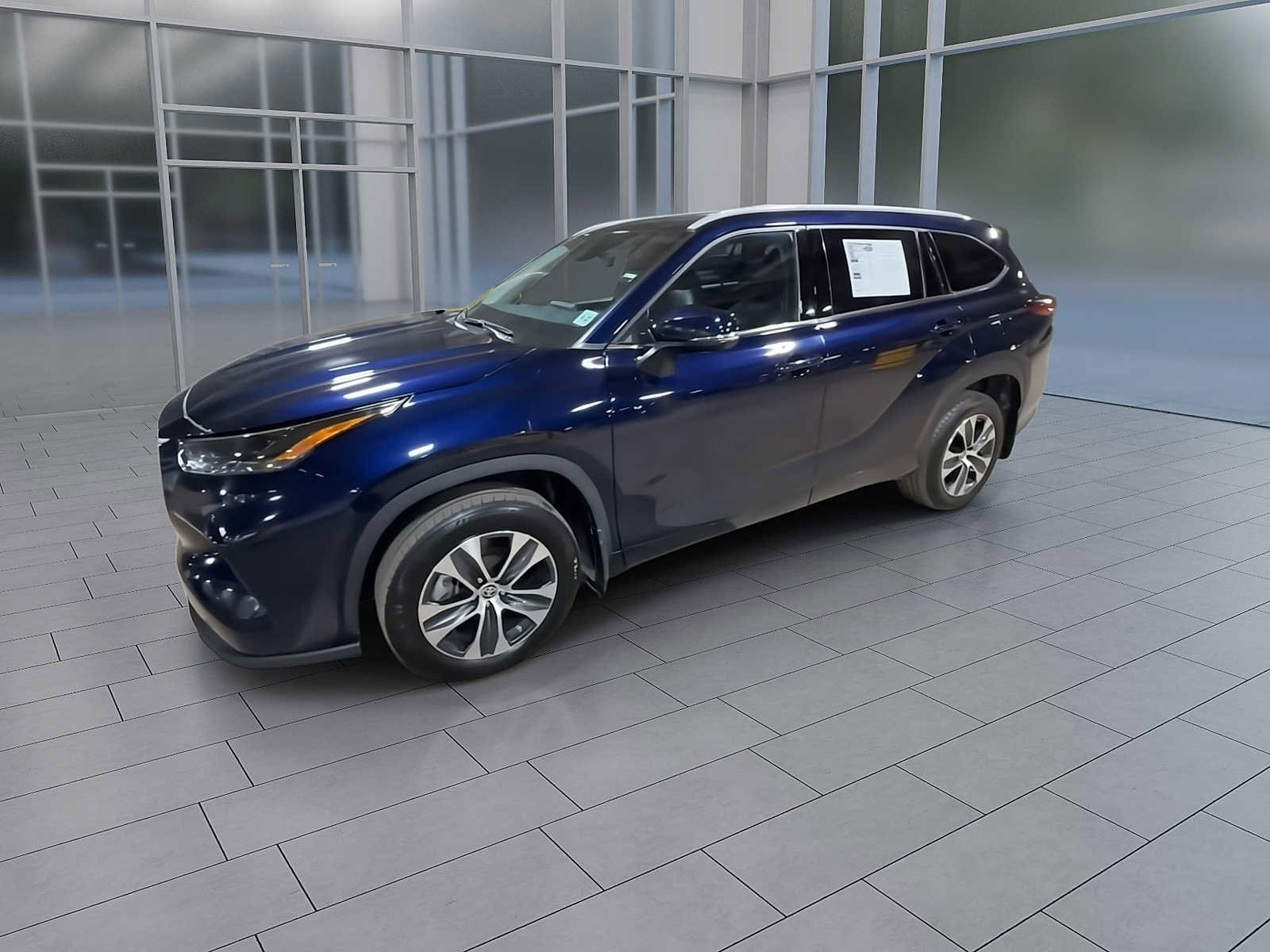 Thumbnail: 2022 Toyota Highlander - 4