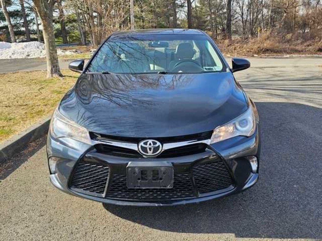 Used 2017 Toyota Camry SE Sedan
