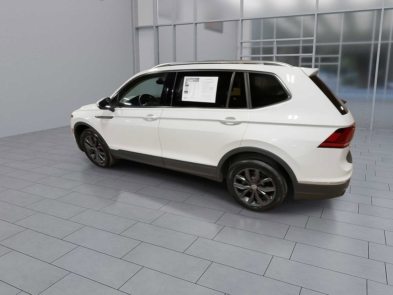 Thumbnail: 2022 Volkswagen Tiguan - 6