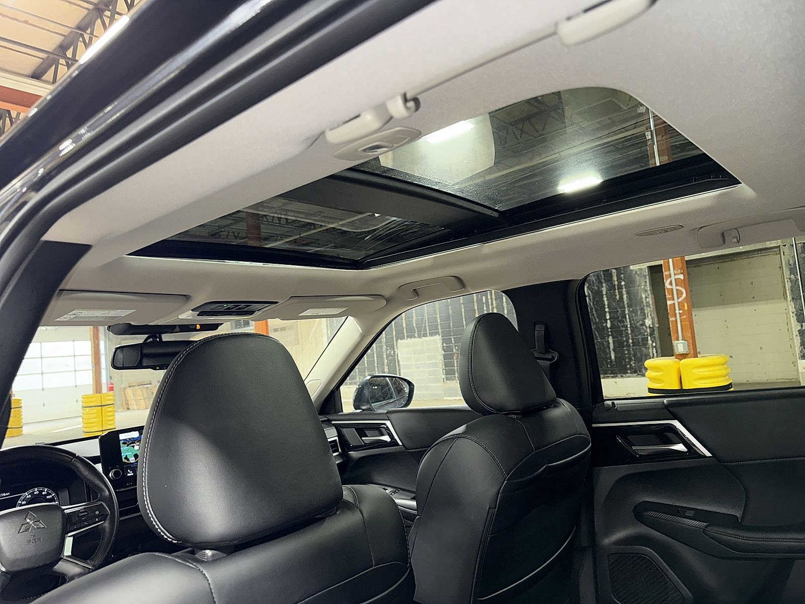 Thumbnail: 2024 Mitsubishi Outlander - 25