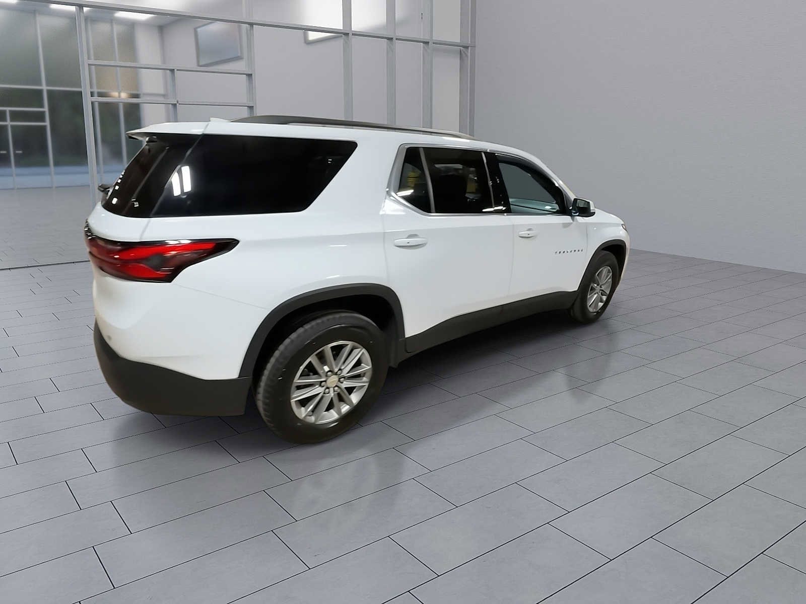 Thumbnail: 2023 Chevrolet Traverse - 8