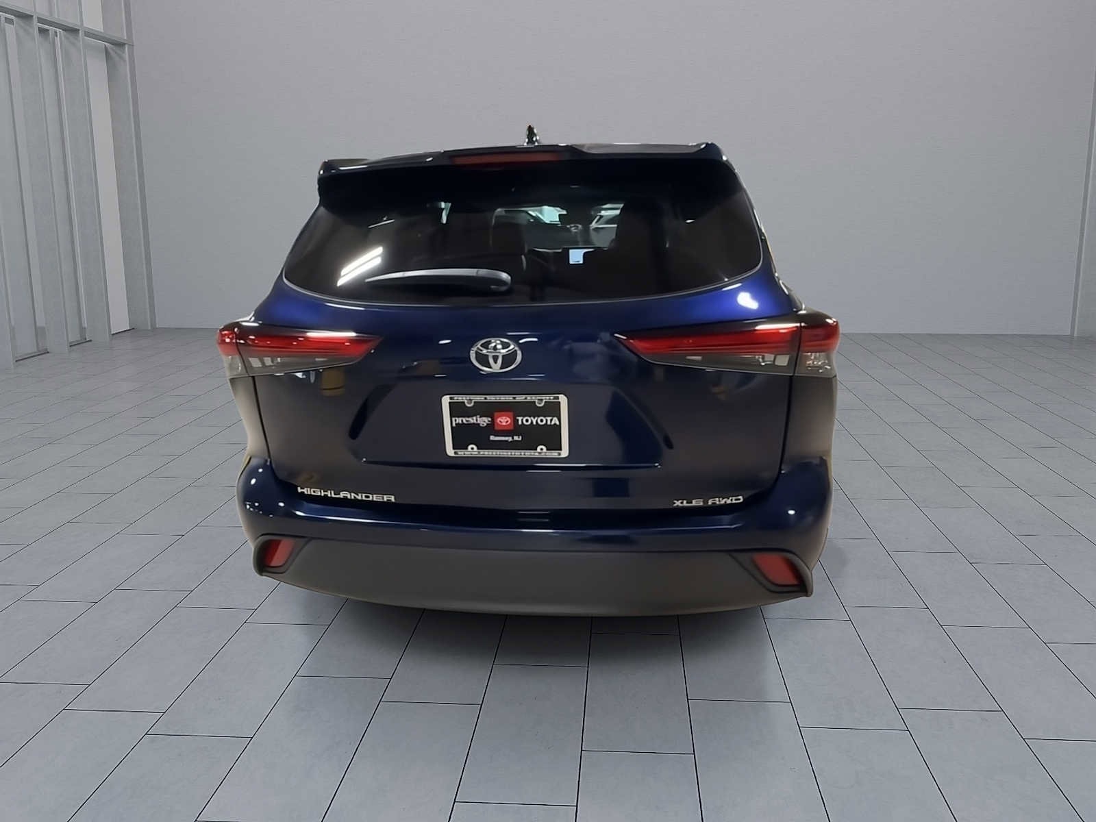 Thumbnail: 2023 Toyota Highlander - 7