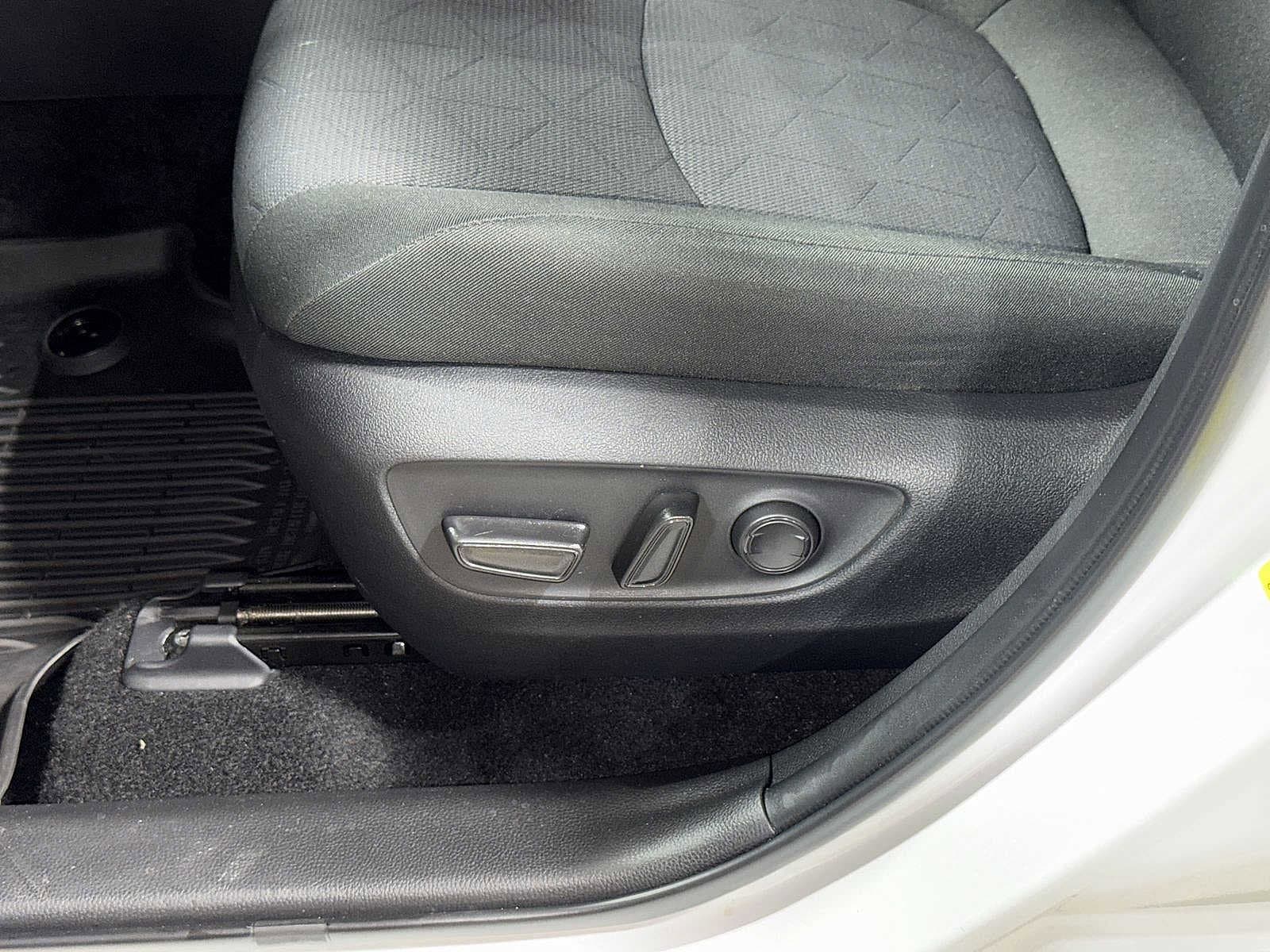 Thumbnail: 2025 Toyota RAV4 - 23