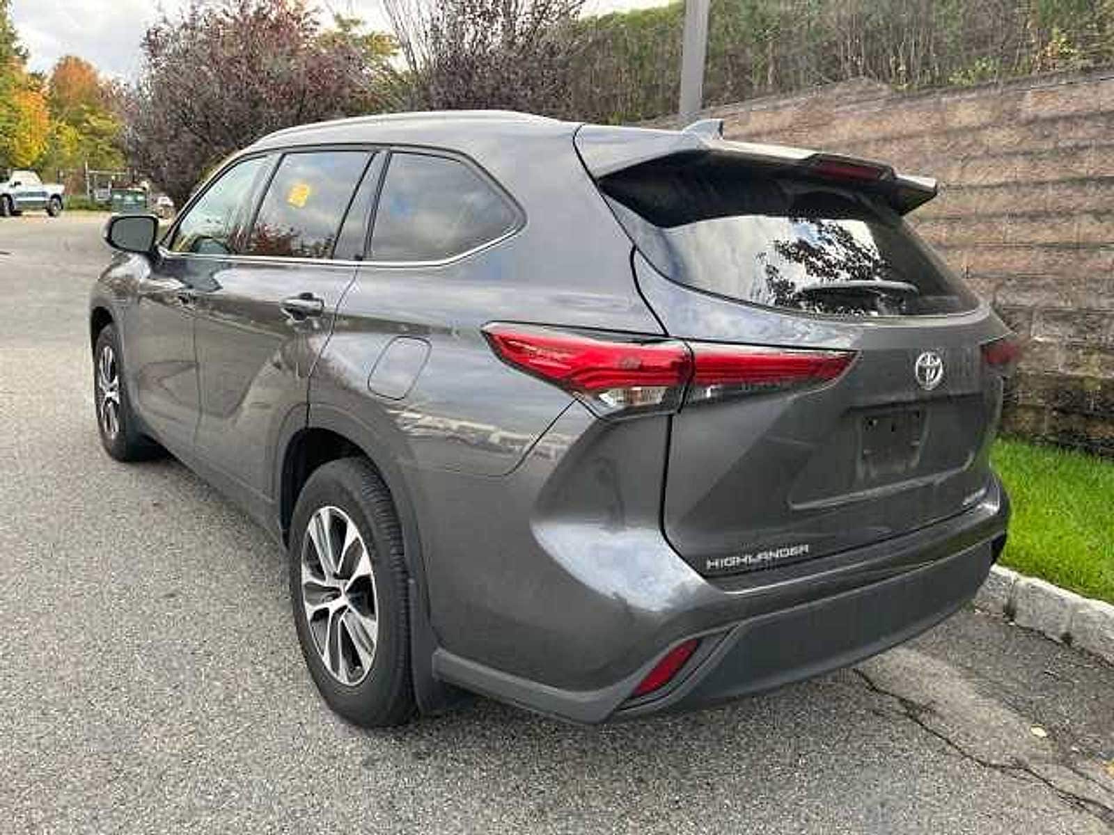 Thumbnail: 2022 Toyota Highlander - 6