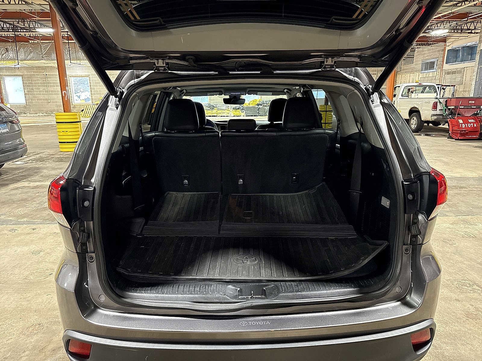 Thumbnail: 2019 Toyota Highlander - 11