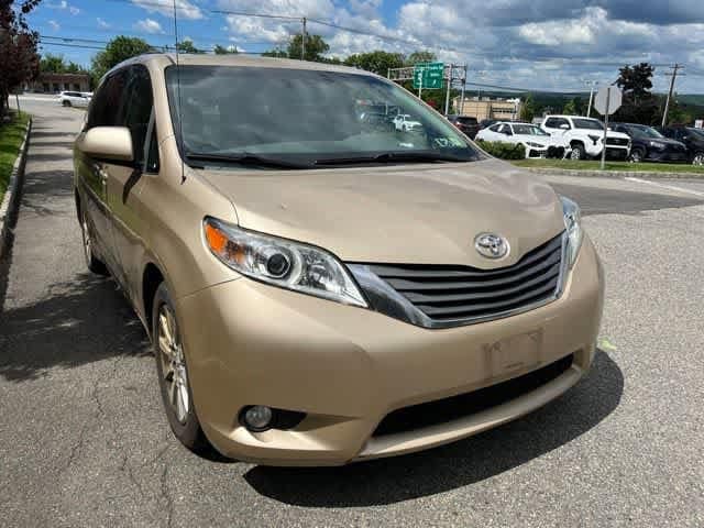 Thumbnail: 2011 Toyota Sienna - 3