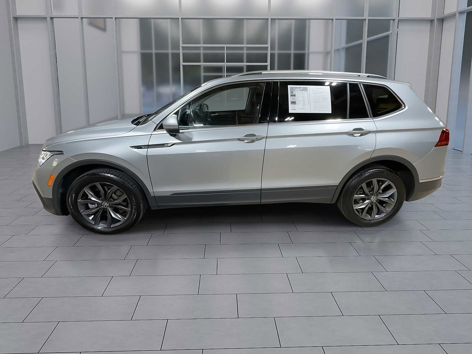 Thumbnail: 2023 Volkswagen Tiguan - 4