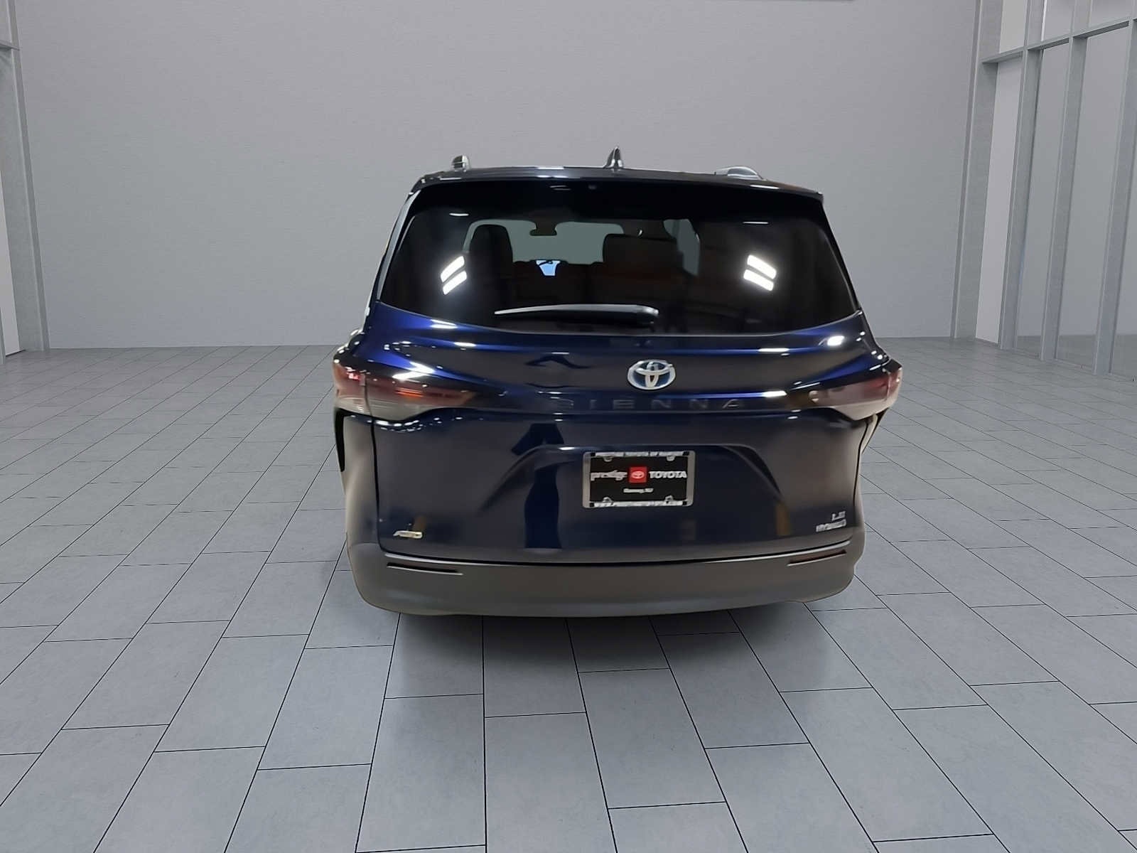 Thumbnail: 2023 Toyota Sienna - 7