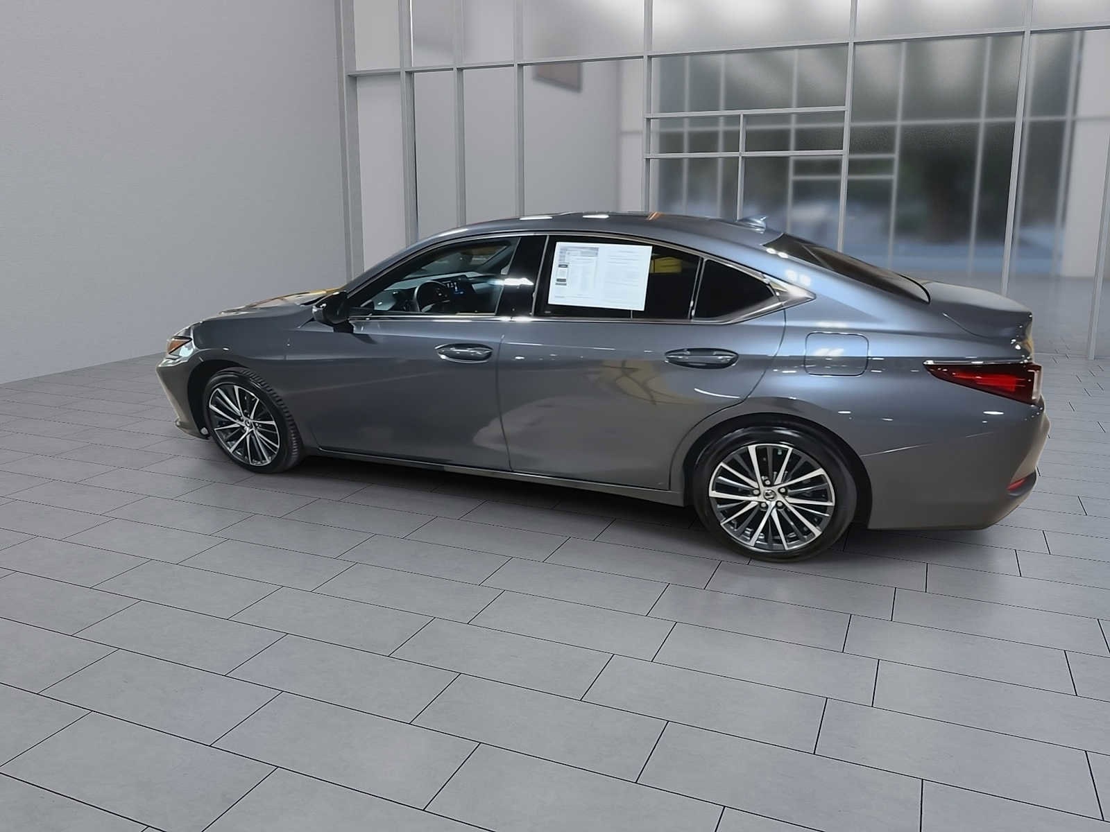 Thumbnail: 2022 Lexus ES - 6