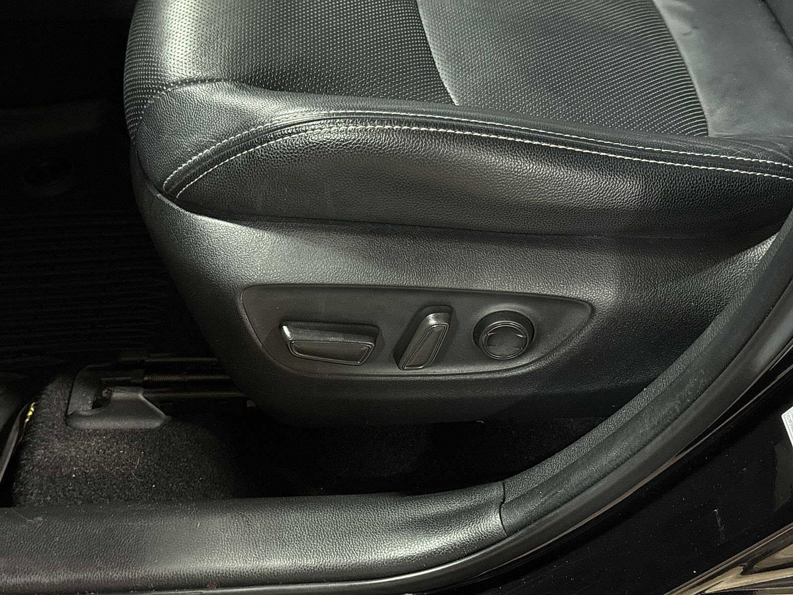 Thumbnail: 2022 Toyota RAV4 - 23